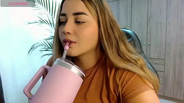 Freechat Lucia_star__ on StripChat