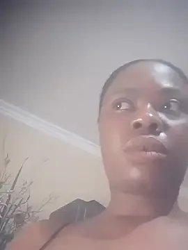 Luciouslips00 on StripChat