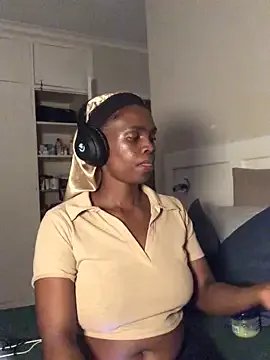 LuciousLips96 on StripChat