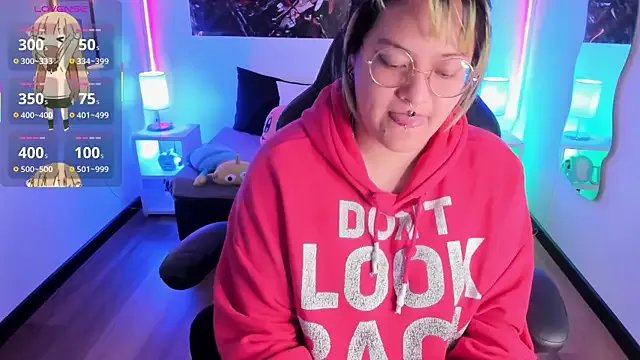 lucky-leah on StripChat