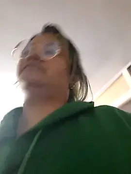 lucky-leah on StripChat