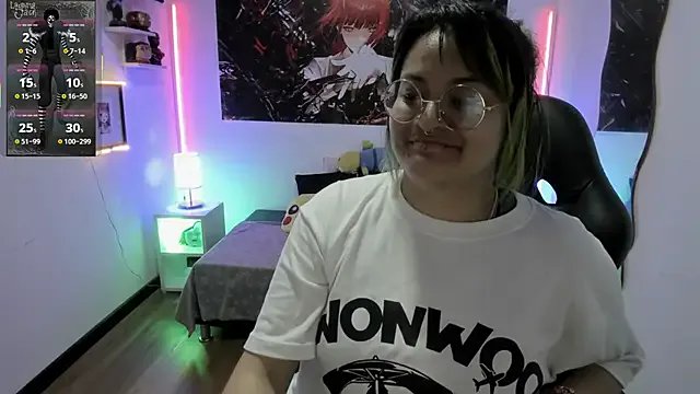 lucky-leah on StripChat