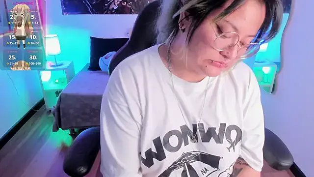 lucky-leah on StripChat