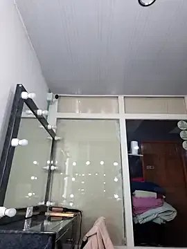 lucky-leah on StripChat