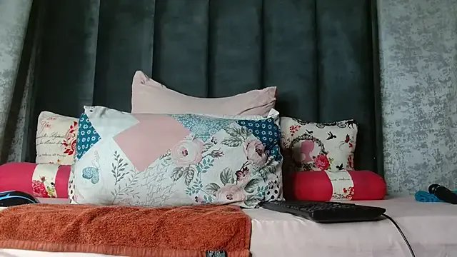 Lucy_Blacksilk on StripChat