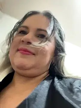 Lucy_Milf_474 on StripChat