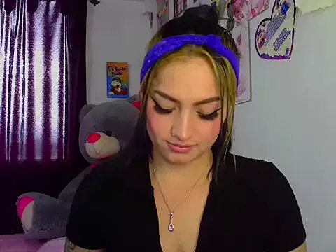 lucycherry__ on StripChat