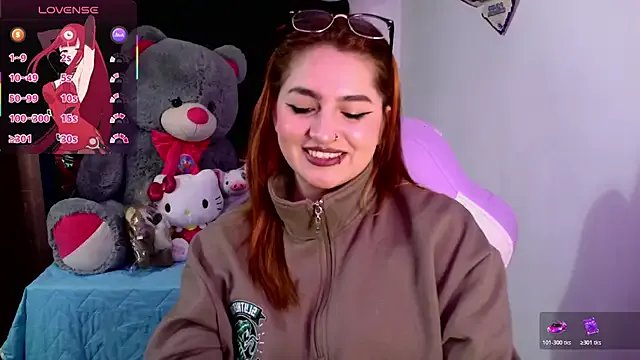 lucycherry__ on StripChat