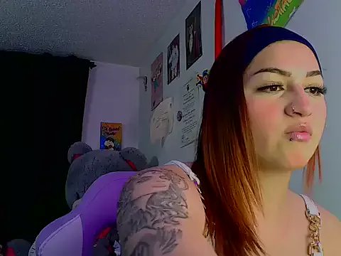 lucycherry__ on StripChat