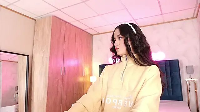 LucyFever on StripChat