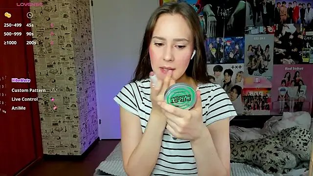 LucyRose3 on StripChat