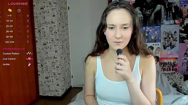 LucyRose3 on StripChat