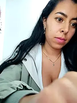 Luianna — Taking off your bra and playing with nip
