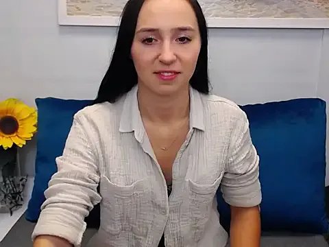 LuisaLive on StripChat