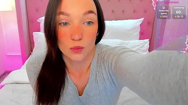 LuisaVee on StripChat