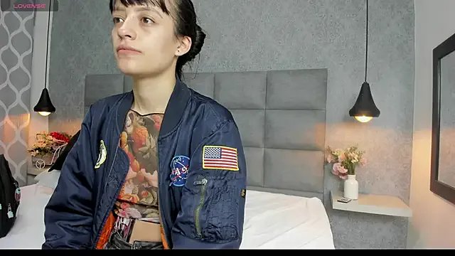 Luna_Bella3 on StripChat