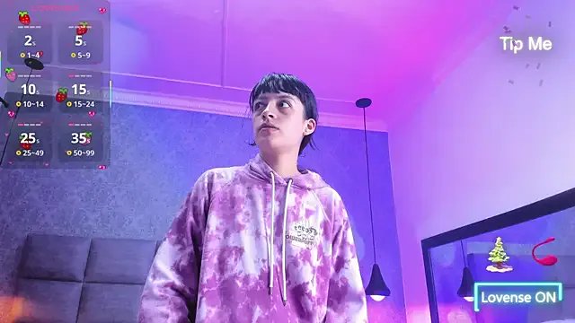 Luna_Bella3 on StripChat