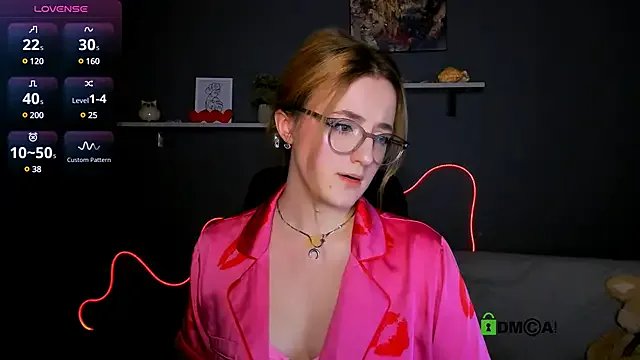 luna_berryy on StripChat