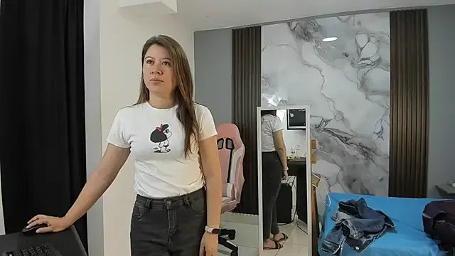 luna_desiree on StripChat