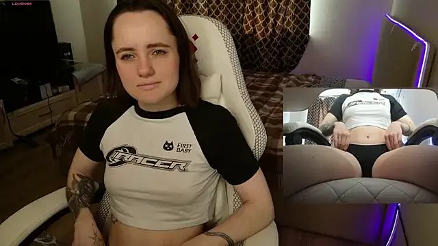 Luna_Loveee on StripChat