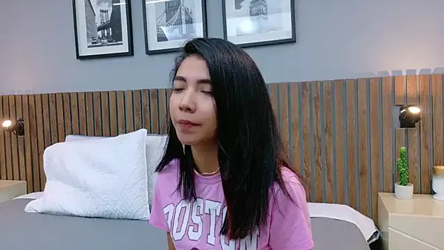 luna_roja25 on StripChat
