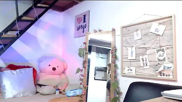 luna_sky83 on StripChat