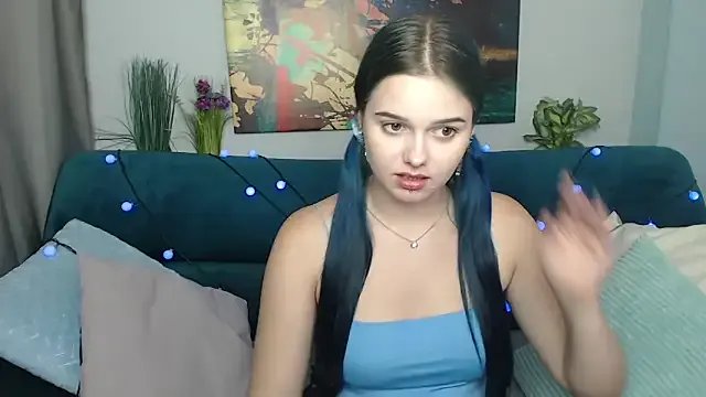 LunaBlueB on StripChat