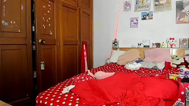 LunaDeCristall on StripChat