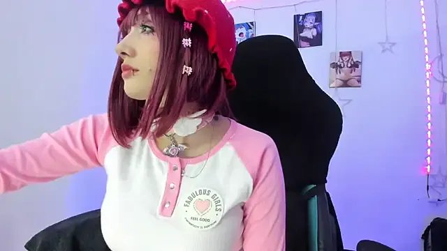 LunaDeCristall on StripChat