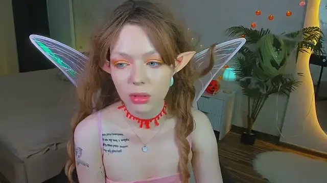 Lunar_Lily on StripChat