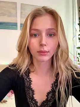 LunaRase on StripChat