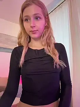 LunaRase on StripChat