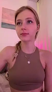 LunaRase on StripChat