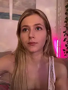 LunaRase on StripChat