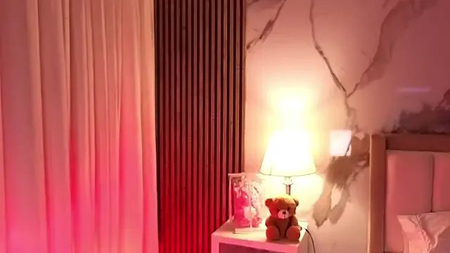 LunaRosse_ on StripChat