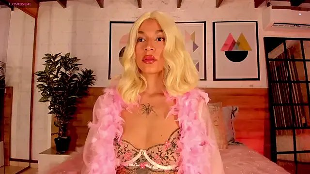 LunaRuso on StripChat