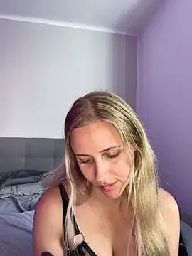 lunawolf21 on StripChat