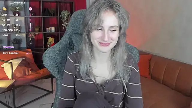 LuxRayi on StripChat