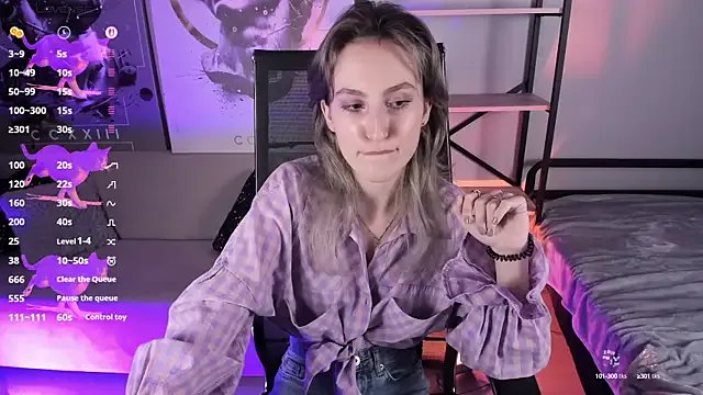 LuxRayi on StripChat