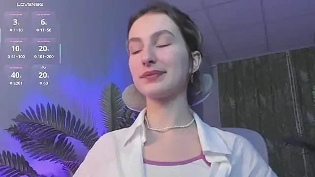 LuxRayi on StripChat