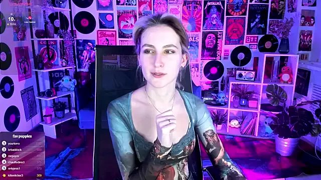 LuxRayi on StripChat