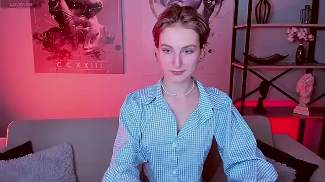 LuxRayi on StripChat