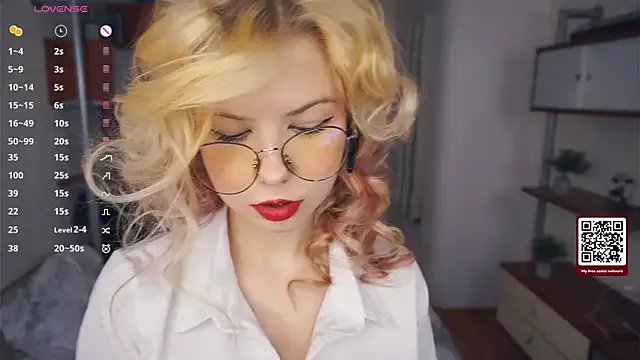 LynetHakes on StripChat