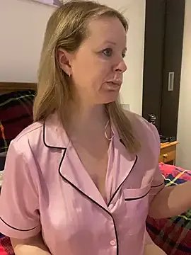 madamlillyrose — Pussy play 2 mins