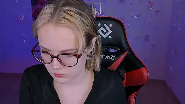 madeline_doll — tip to see feet ;)