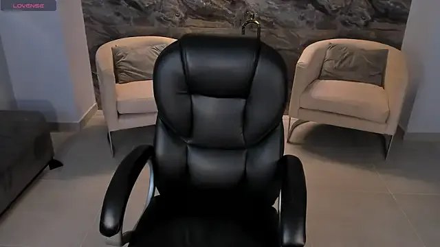 MadelineFox on StripChat