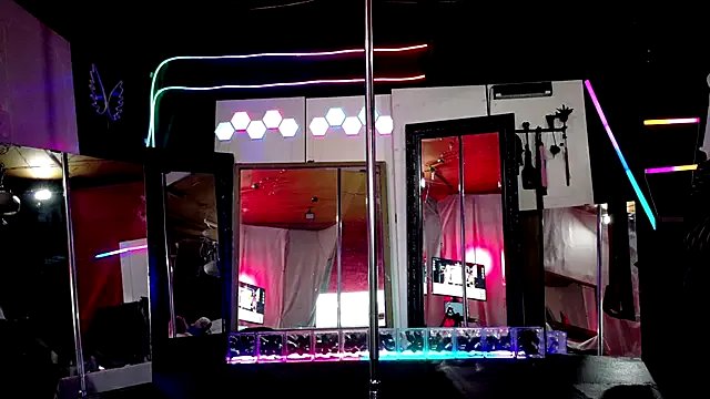 Freechat MadisonMarie on StripChat