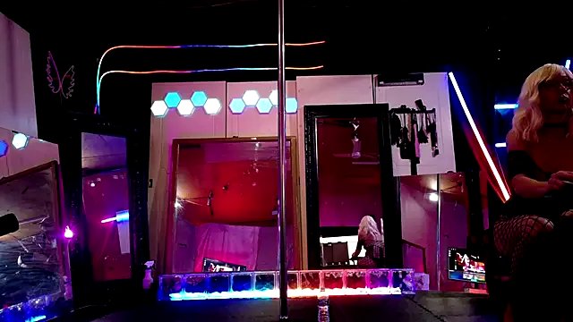 Freechat MadisonMarie on StripChat