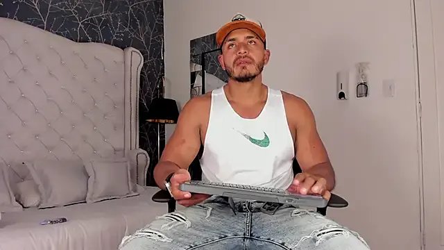 magnusclark on StripChat