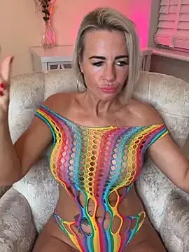 MakemeMillie1 — lick and shake tits with oil